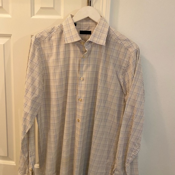 Button down - Picture 3 of 3